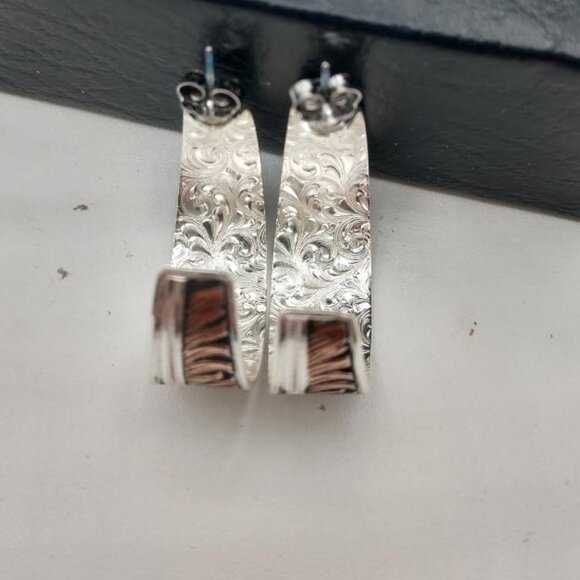 Montana Silversmiths Hope Feather Earrings Silver/Rose Gold Plated - Picture 6 of 7